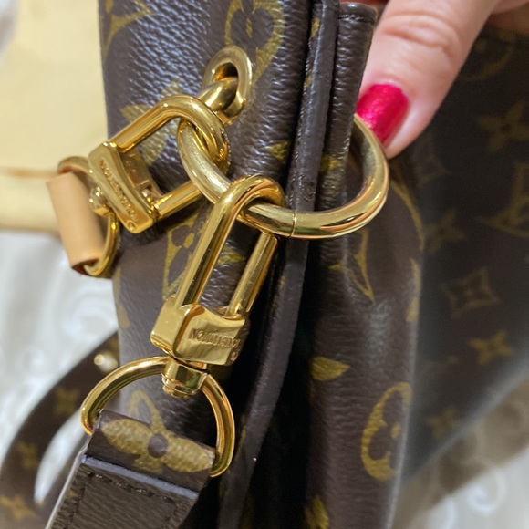 Like New Louis Vuitton Métis Hobo Reverse Monogram Canvas authentic - Picture 14 of 16